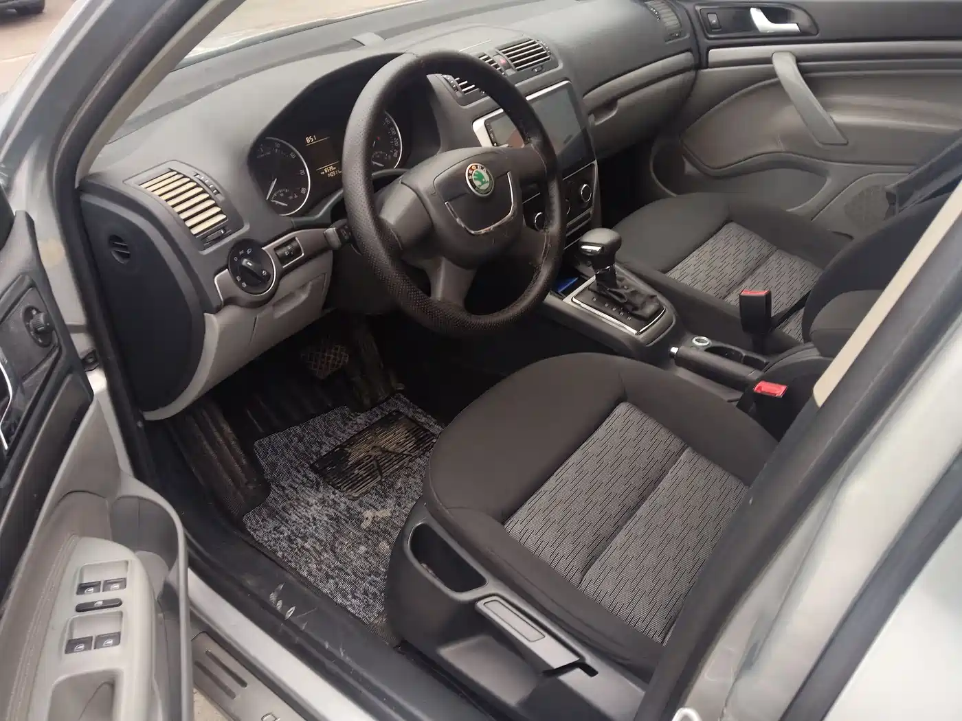 Škoda Octavia 2010 1.6L Auto Comfort фото 4