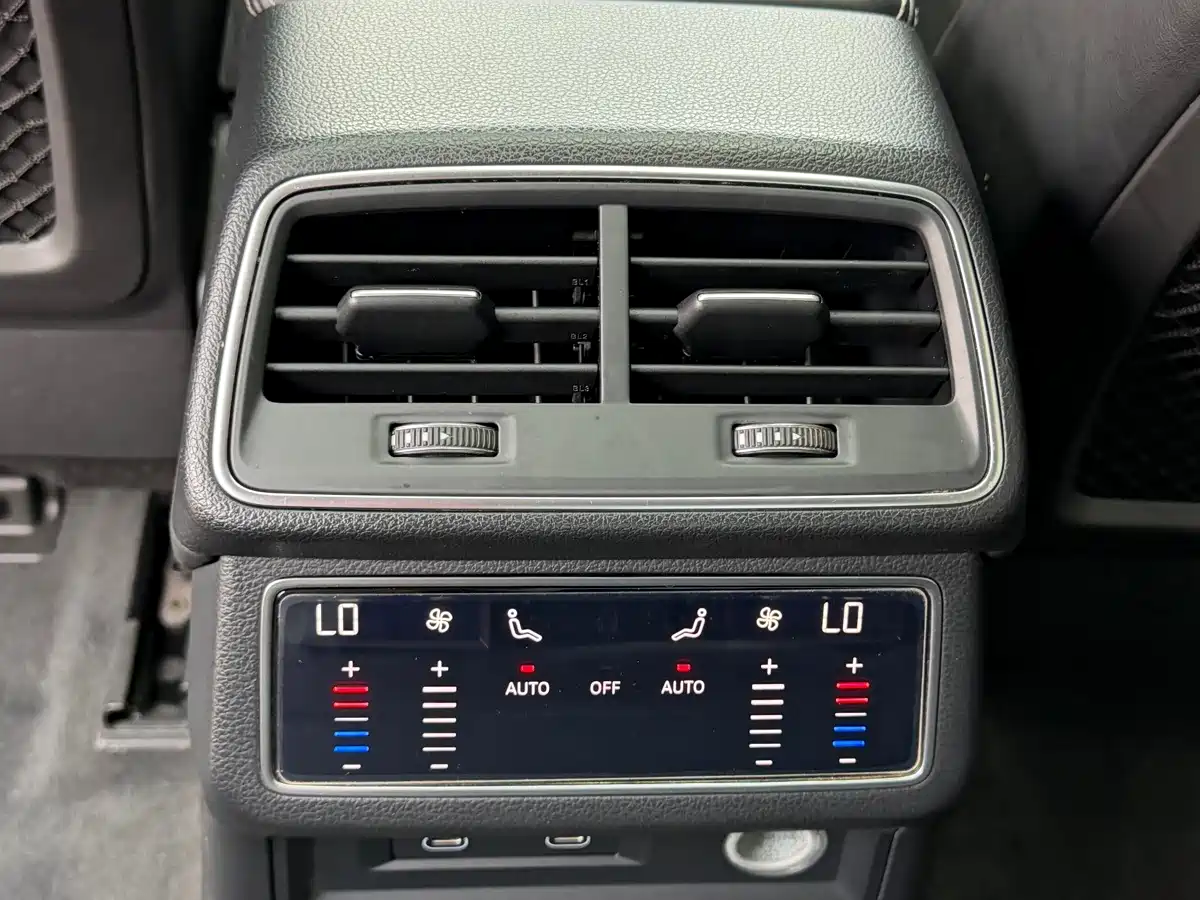 Фото 15 - Audi A7L