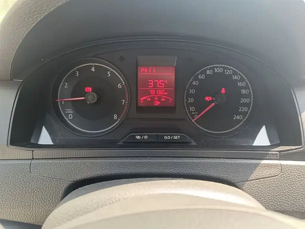 Volkswagen Santana 2016 1.6L Manual Trend Edition фото 12