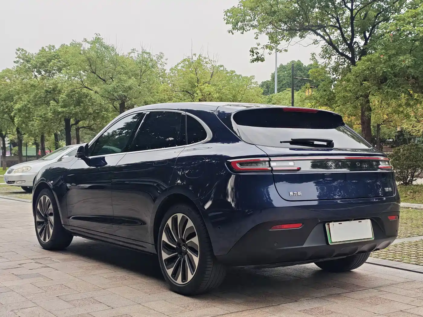 AITO Wenjie AITO M5 2022 Extended Range RWD Standard фото 4