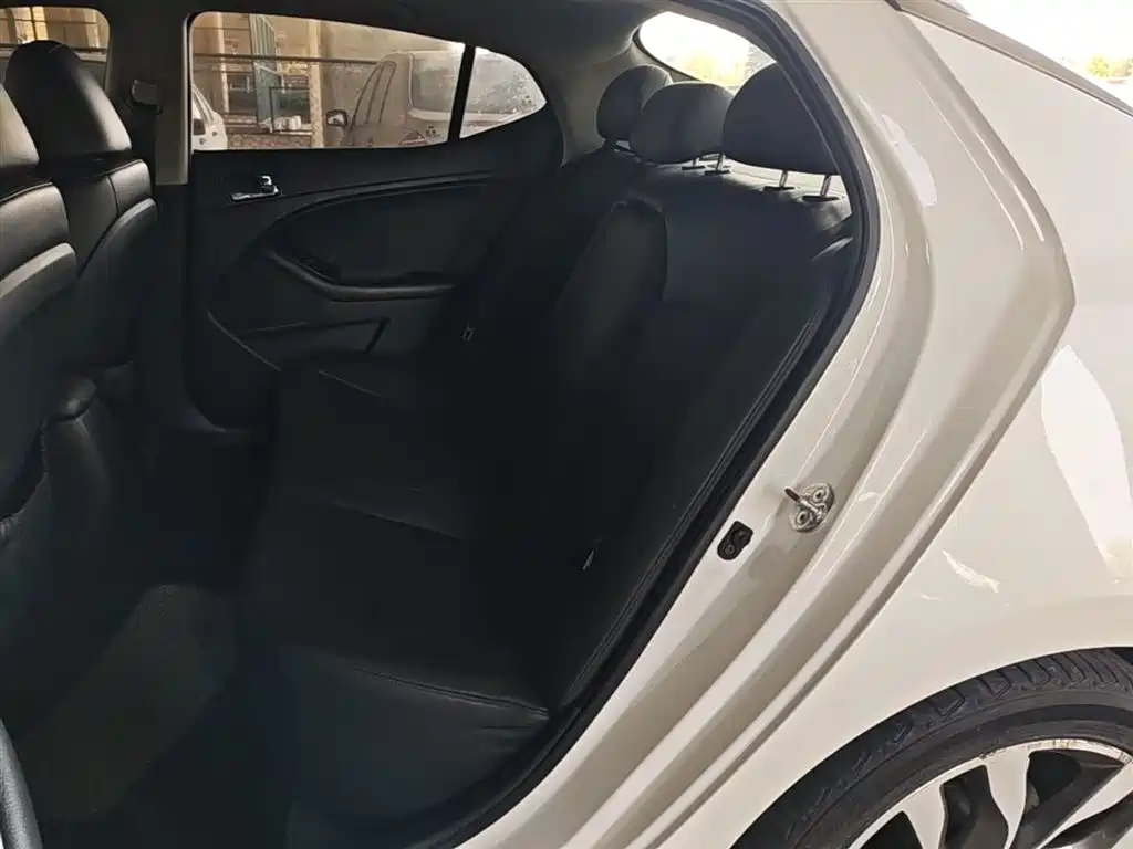 Kia K5 2014 2.0L Automatic LUXURY фото 17