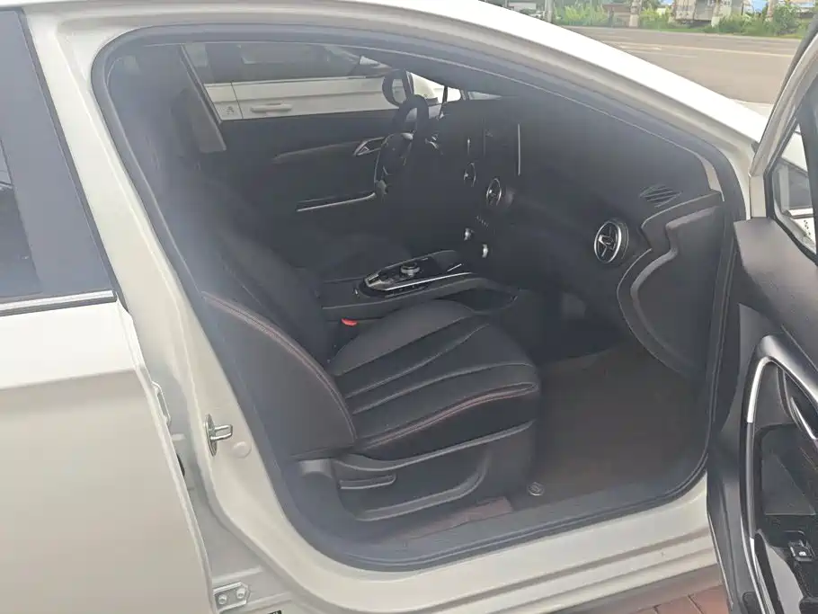 BAIC Beijing EU5 2025 2025 Hongtu Standard Edition