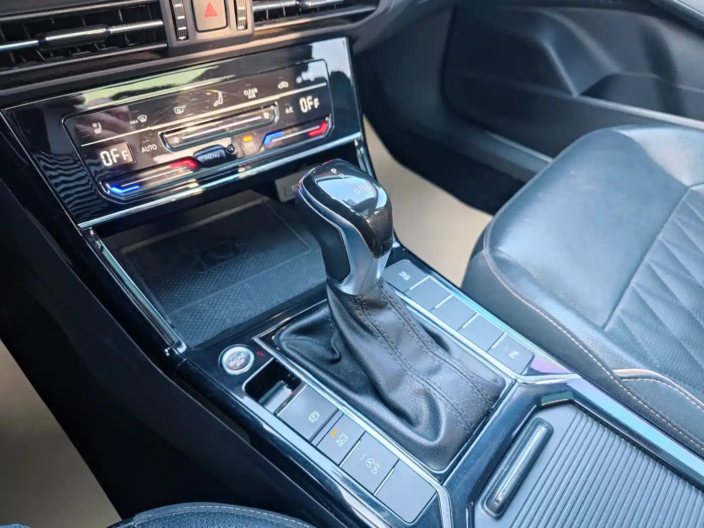 Volkswagen Passat 2021 Model 330TSI Luxury Edition фото 15