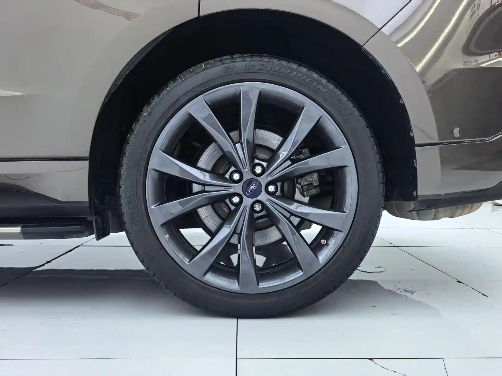 Фото 24 - Ford Edge