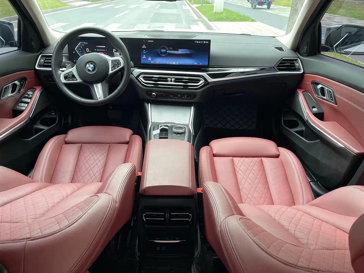 BMW 3 Series 2024 325Li M Sport Shadowline Package фото 9