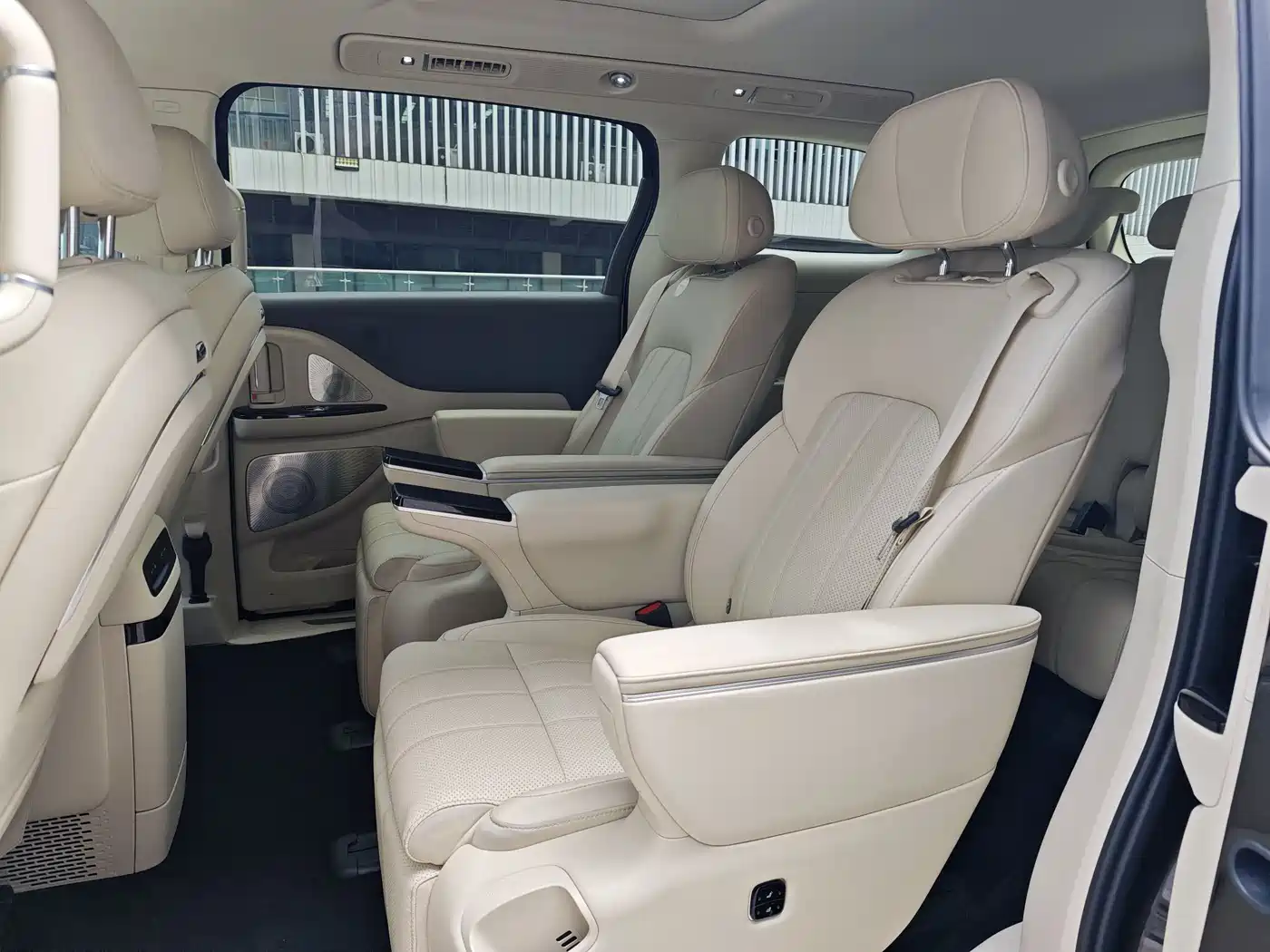 Voyah Auto Voyah Dreamer 2025 PHEV 4WD Kunpeng Premium Edition фото 10