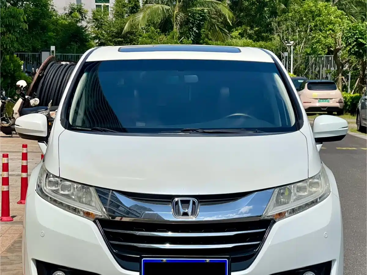 Фото 2 - Honda Odyssey