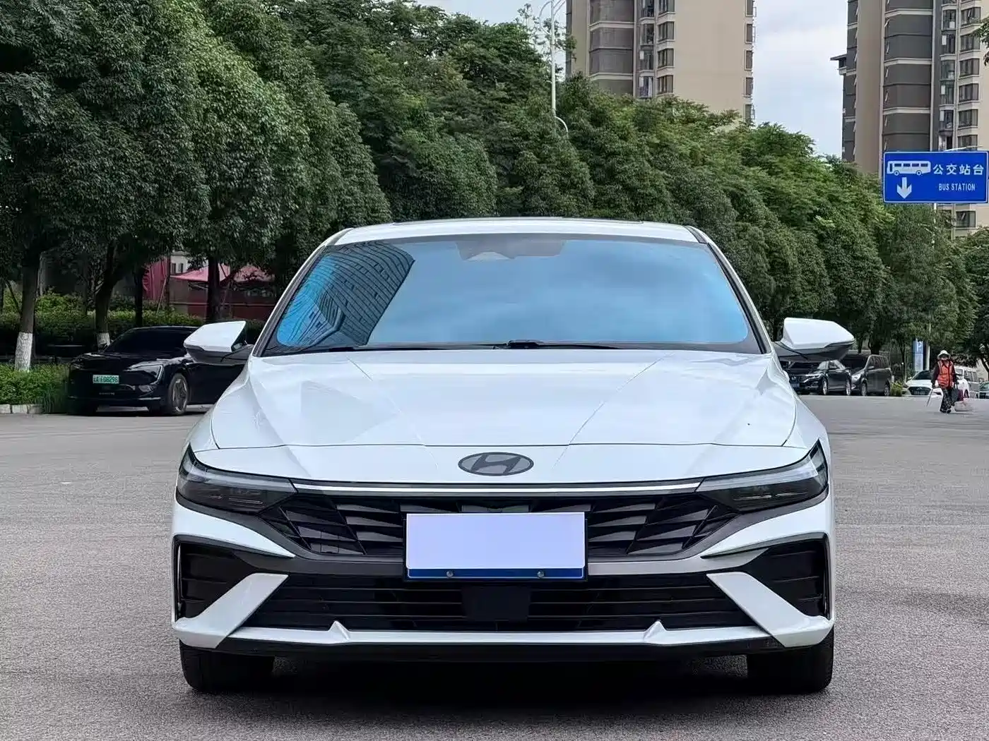 Photo 1 - Hyundai Elantra