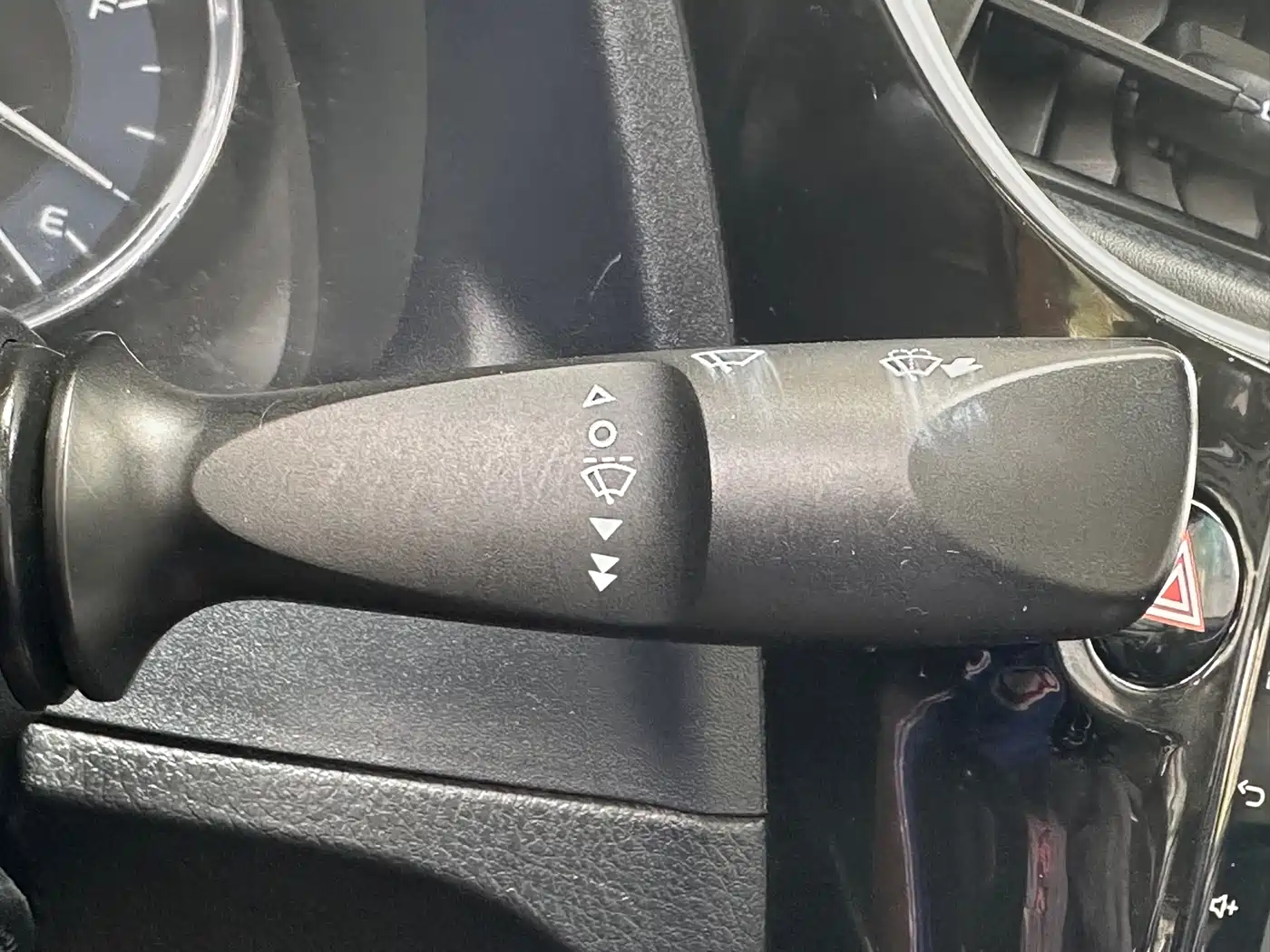 Toyota Levin 2017 Facelift 185T CVT Elite (China V) фото 28