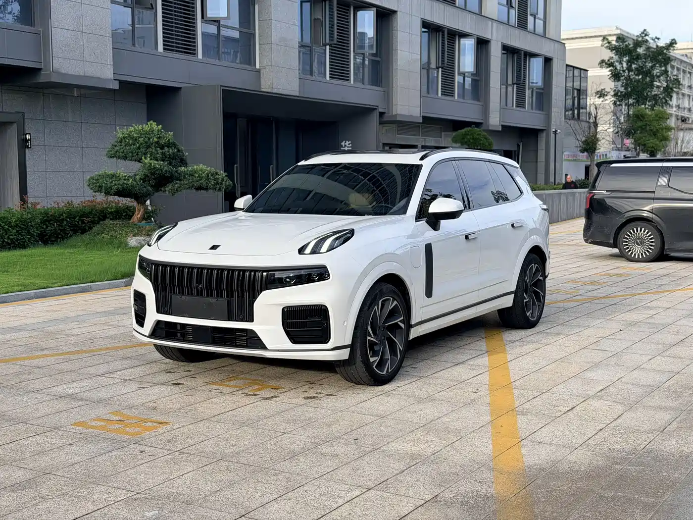 Lynk & Co 09 EM-P 2021 2.0T PHEV Halo 6-seater