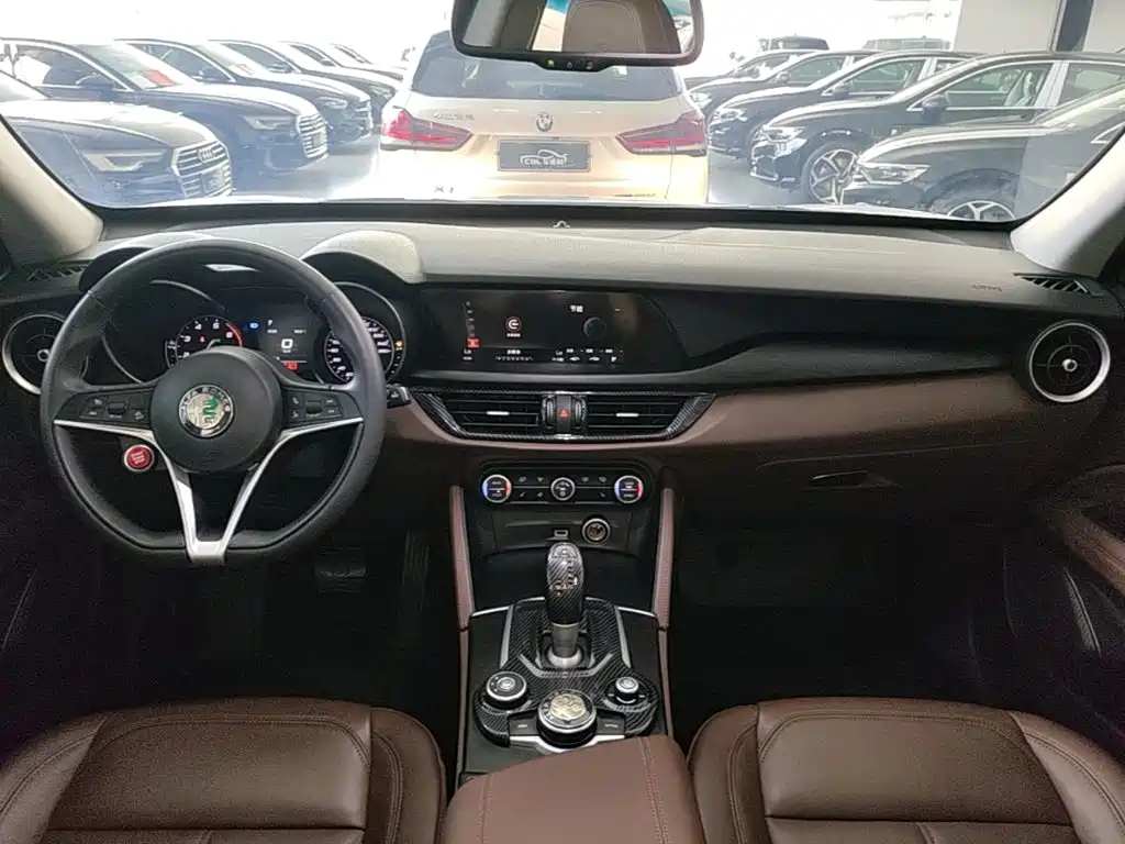 Alfa Romeo Stelvio 2019 2017 2.0T 200HP Elite