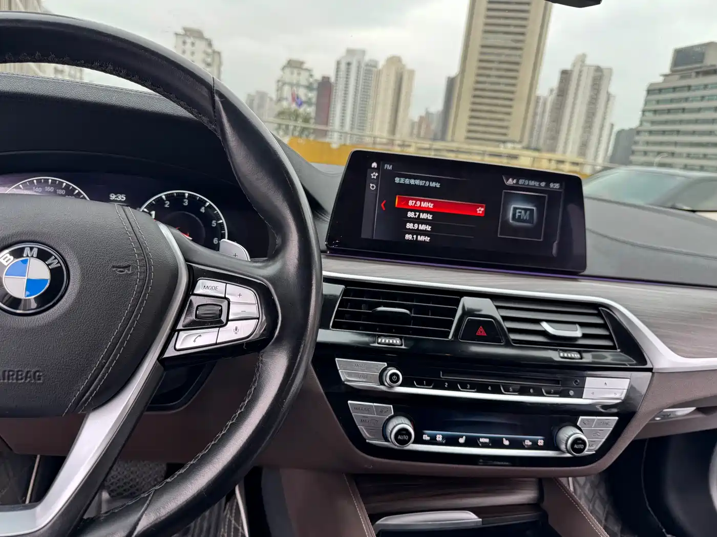 BMW 5 Series 2019 530Li Premium Luxury Package фото 10