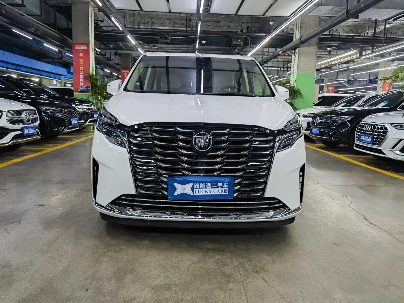 Buick GL8 2023 ES Landmaster Exclusive фото 2