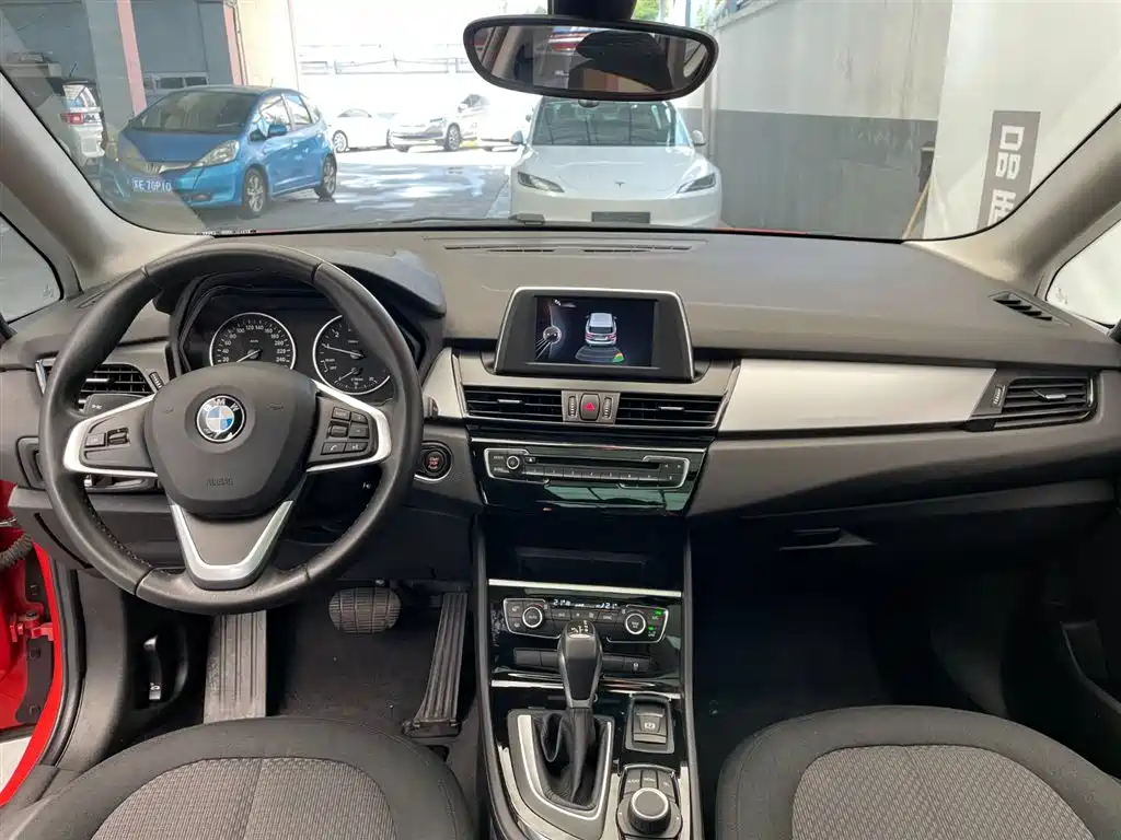 BMW 2 Series Touring 2016 218i Leading фото 8