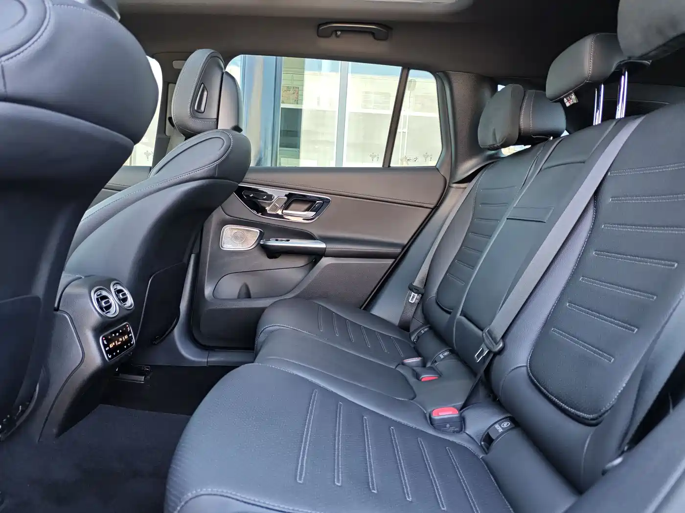 Mercedes-Benz GLC 2024 GLC 300 L 4MATIC Luxury 5-seater фото 8