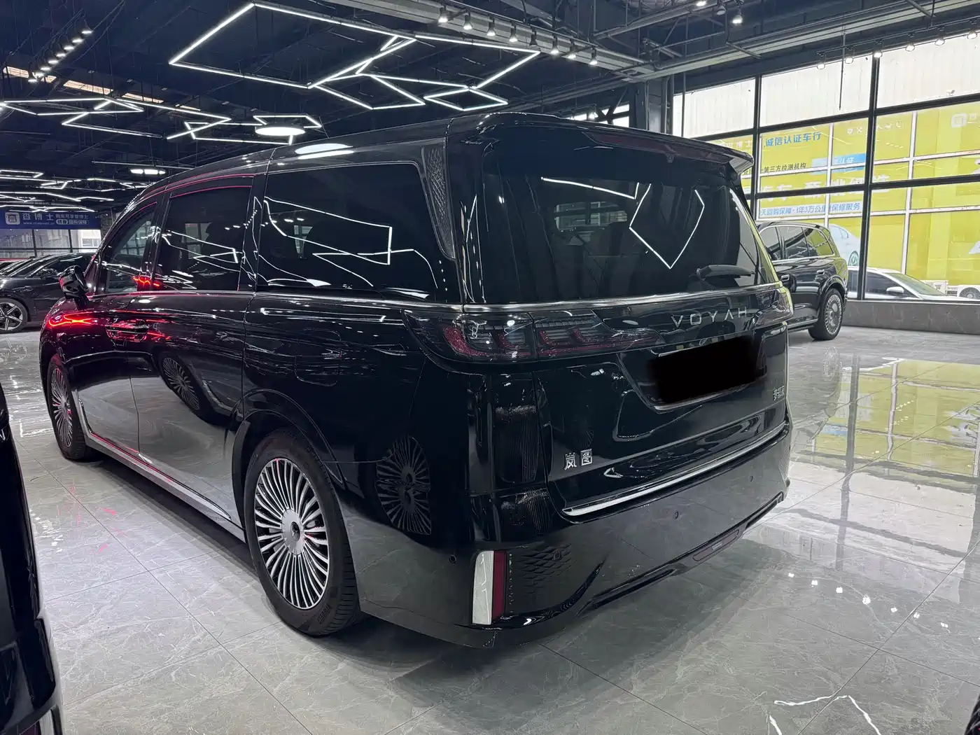 Voyah Auto Voyah Dreamer 2025 Model PHEV 4WD Premium QianKun Edition фото 3