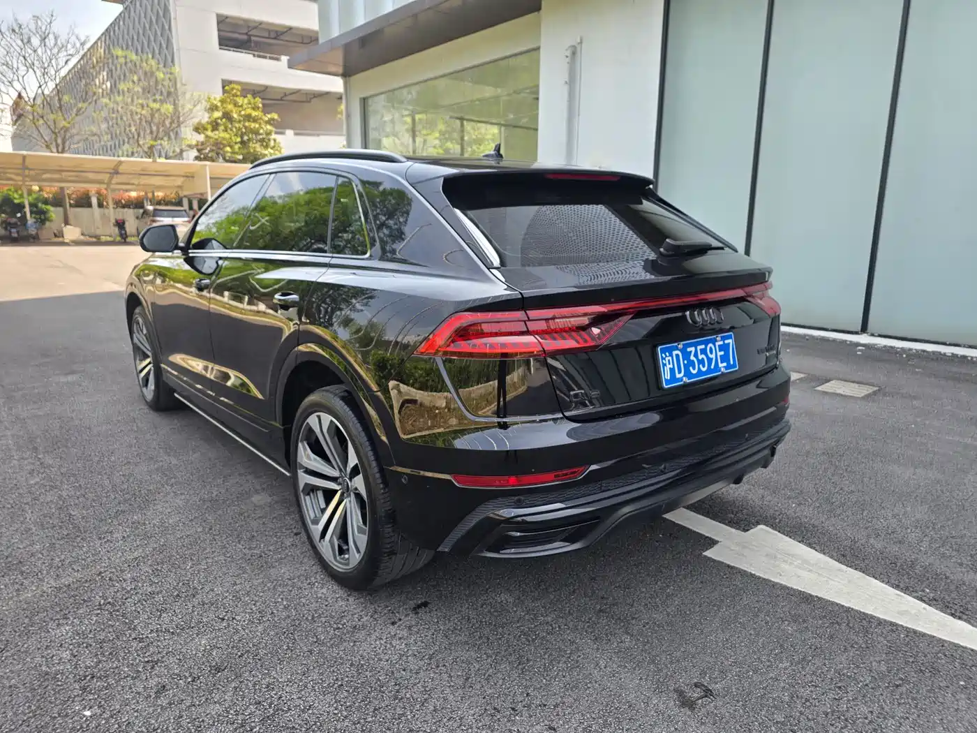 AUDI Q8
