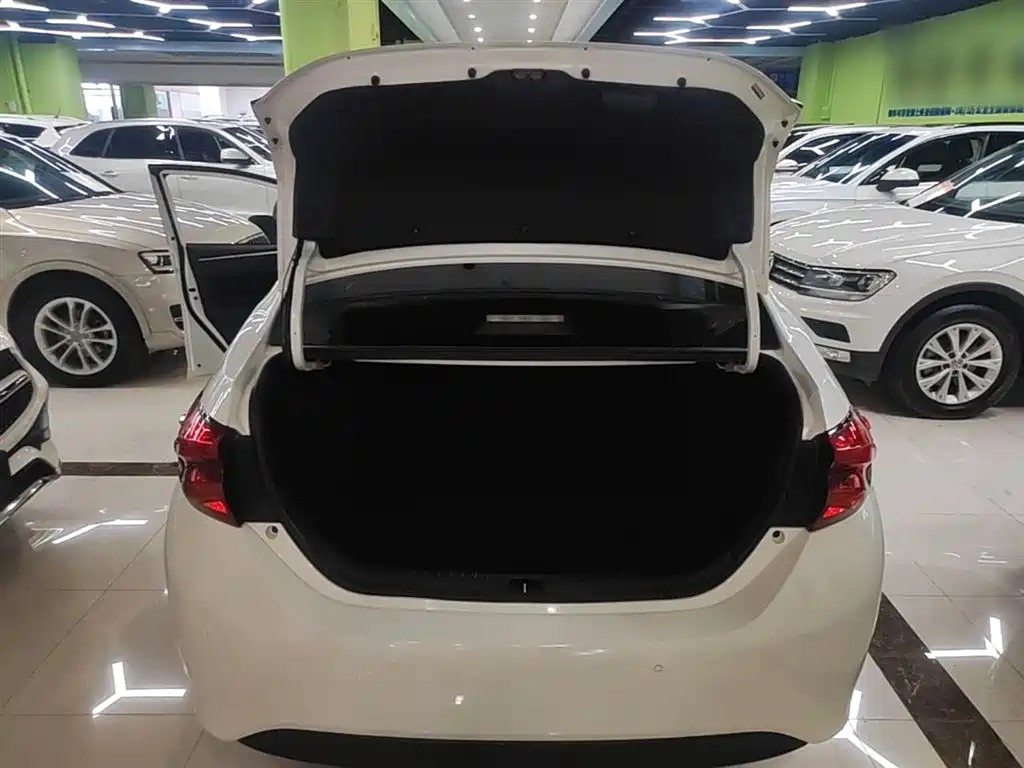 Toyota Levin 2017 Facelift 185T CVT Elite (China V) фото 19