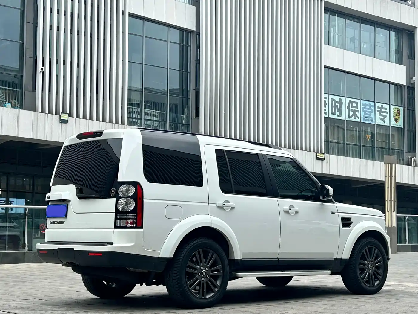 Land Rover Discovery 2016 3.0 SC Black Edition SE фото 8