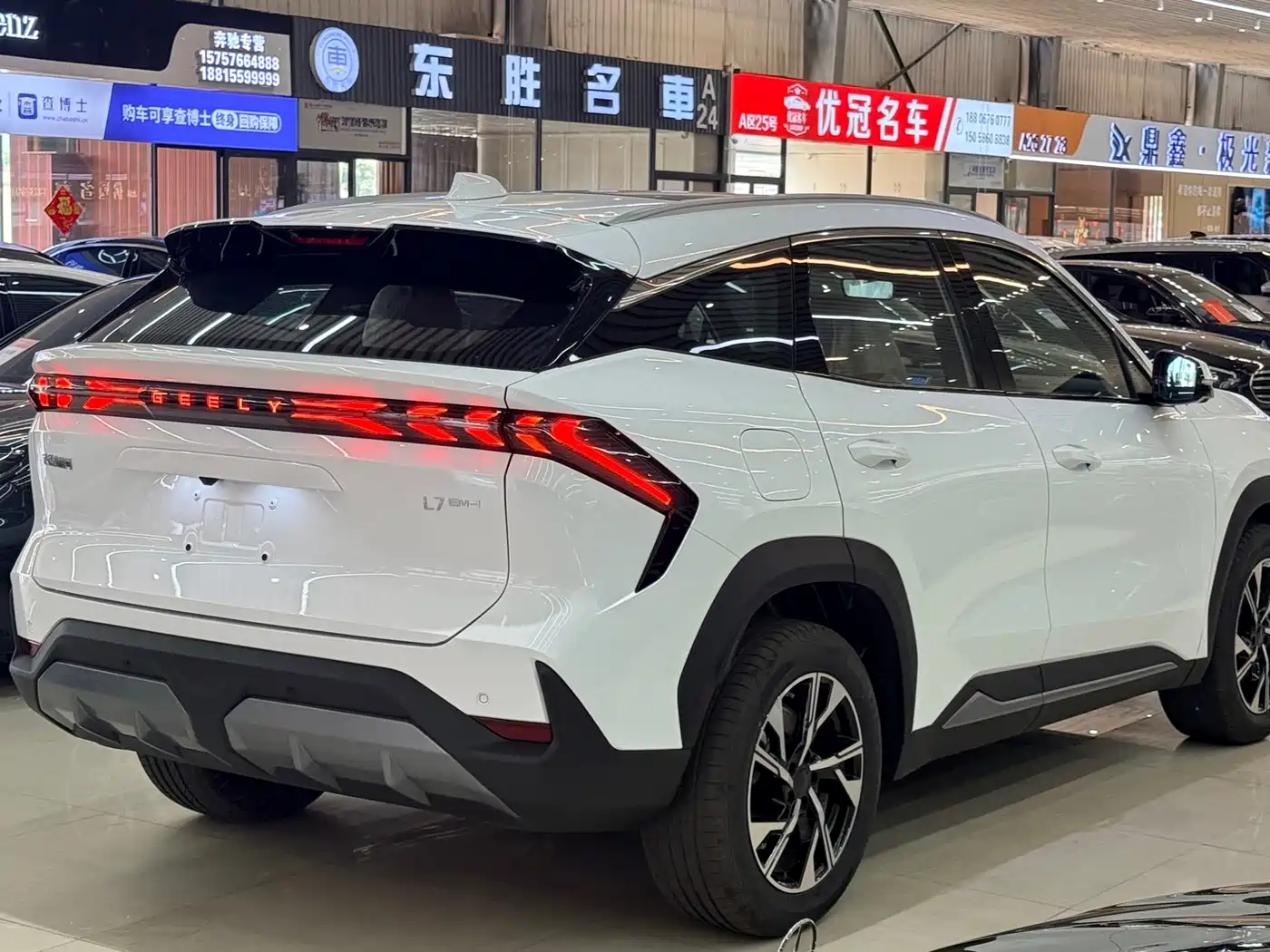 Geely Galaxy Galaxy L7 2025 Model EM-i 115km Long Range Edition фото 6