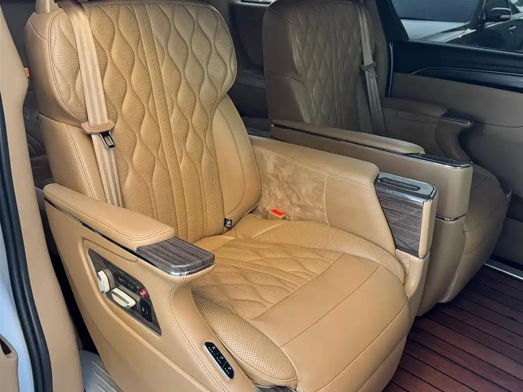 Buick GL8 2021 ES Landlord 653T Premium фото 12