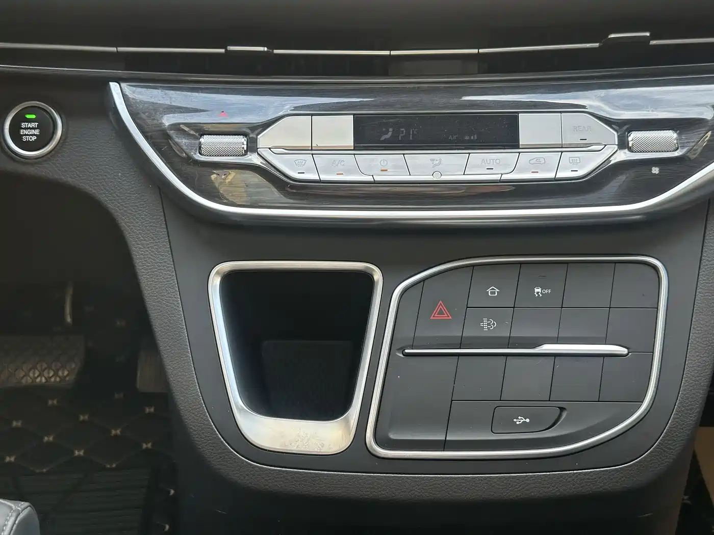 SAIC Maxus Maxus G10 2025 MAX 2.0T Automatic Luxury Edition Diesel 7-Seater фото 13