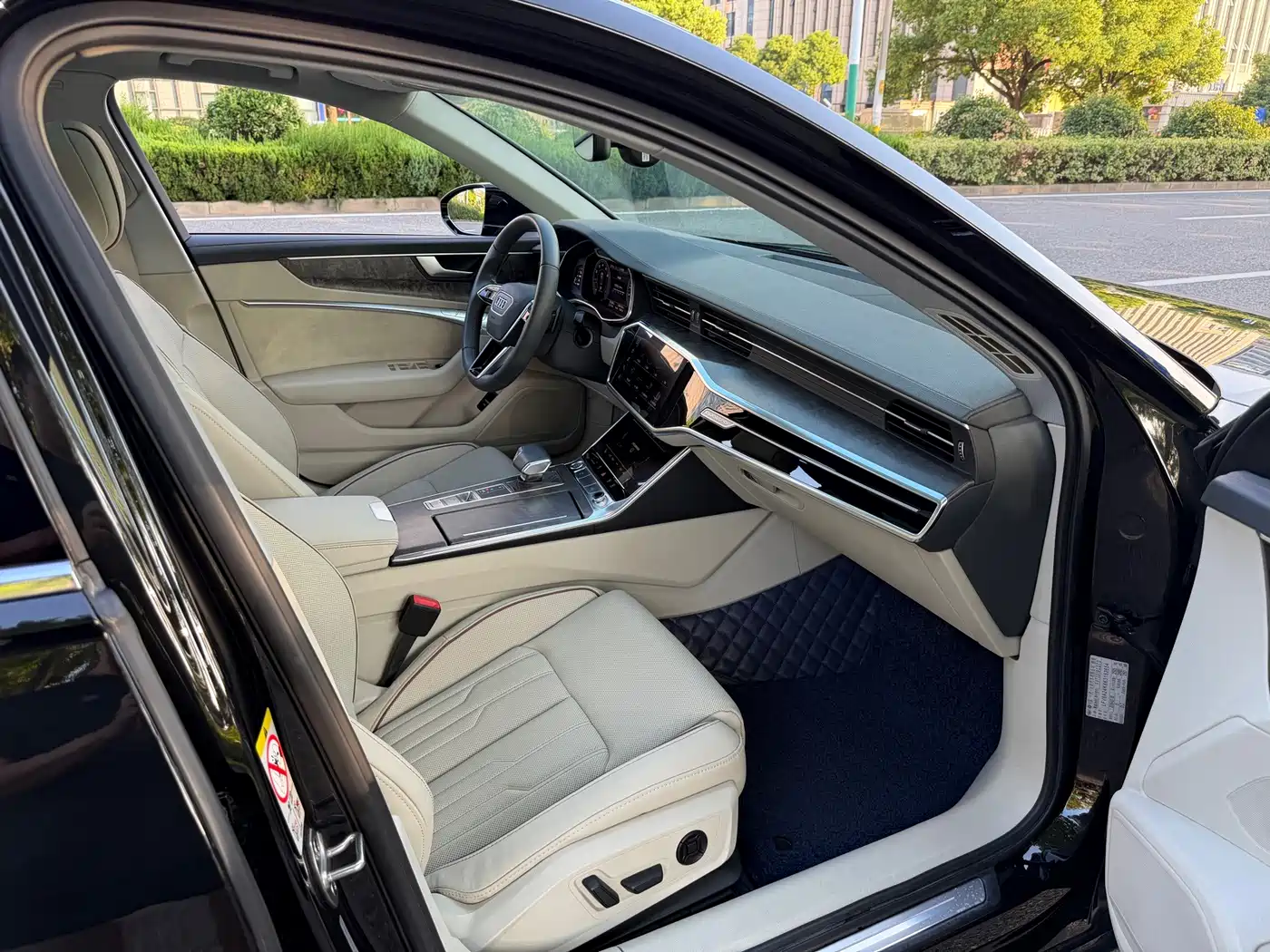 Фото 10 - Audi A6L