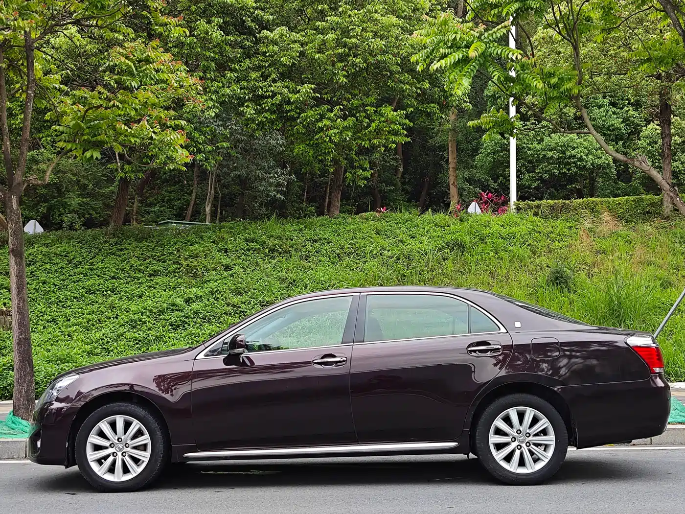 Toyota Crown 2012 2.5L Royal Leather Edition фото 4
