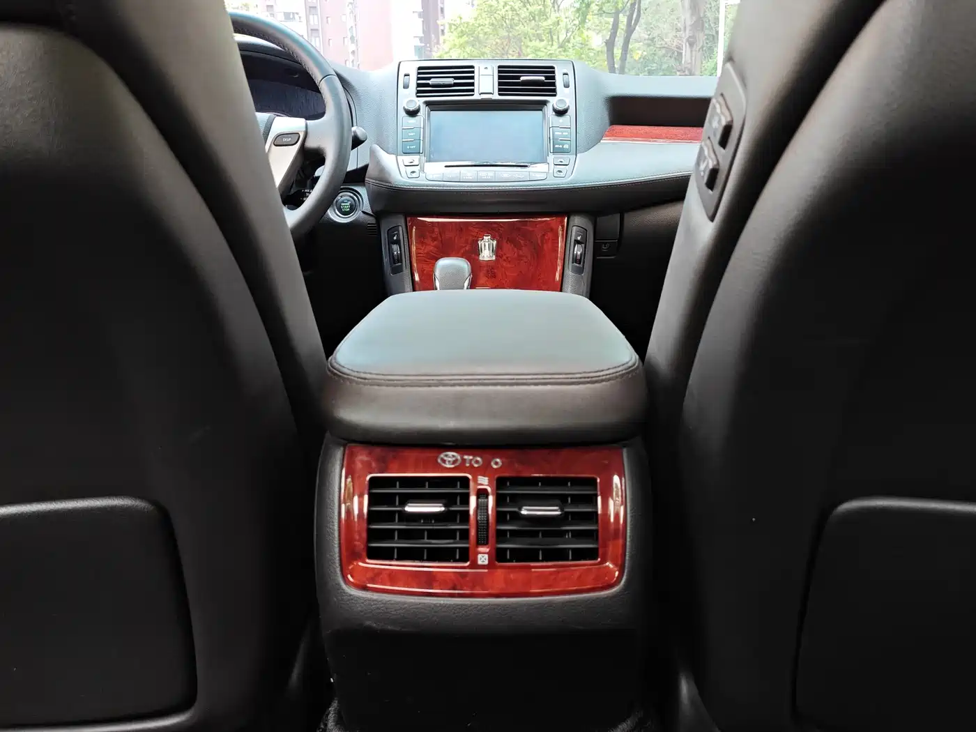 Toyota Crown 2012 2.5L Royal Leather Edition фото 13