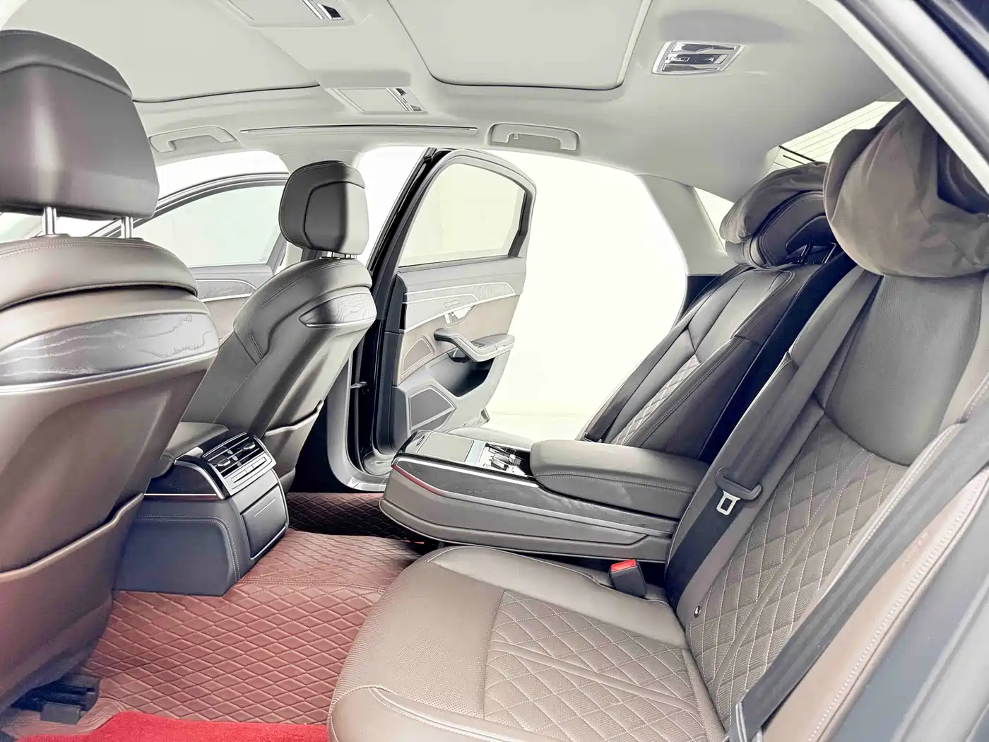 Audi A8 2023 A8L 50 TFSI quattro Exclusive фото 9