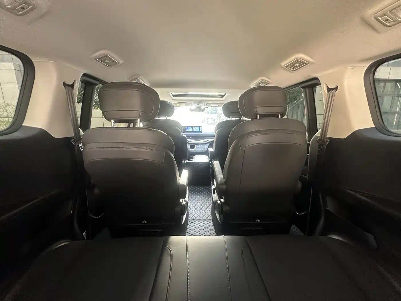 SAIC Maxus Maxus G10 2025 MAX 2.0T Automatic Luxury Edition Diesel 7-Seater фото 18