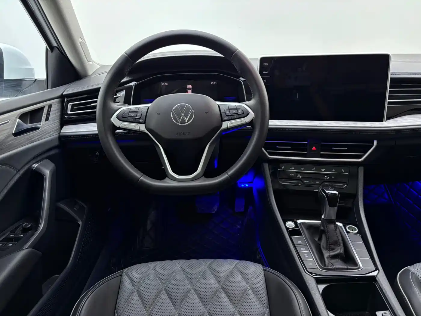 Volkswagen Sagitar 2023 280TSI DSG Excellence Plus Edition фото 6