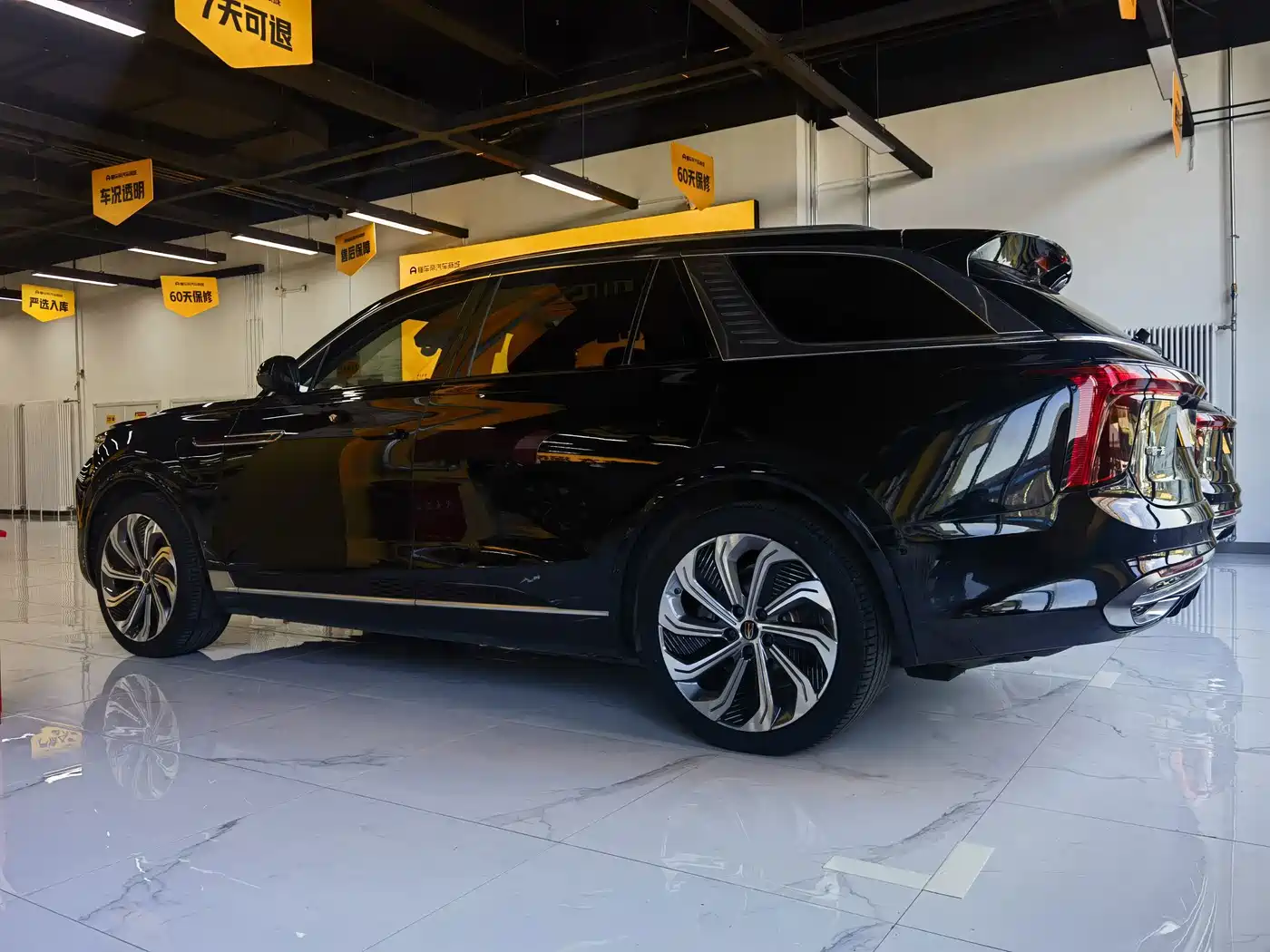 Hongqi E-HS9 2023 2022 660km Qi Ling Edition (4-seater)