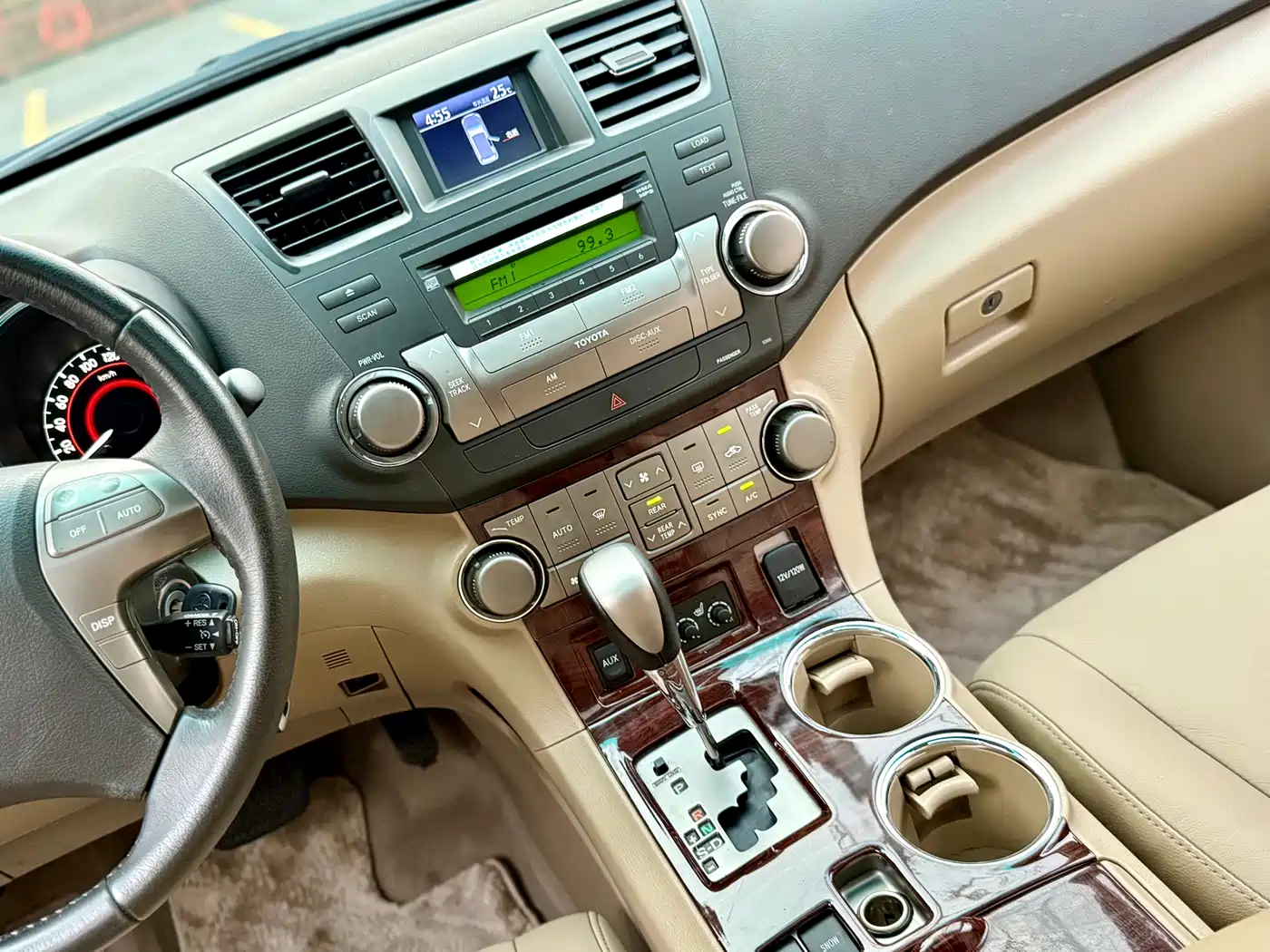 Toyota Highlander 2011 2.7L 2WD 7-seat Luxury фото 18