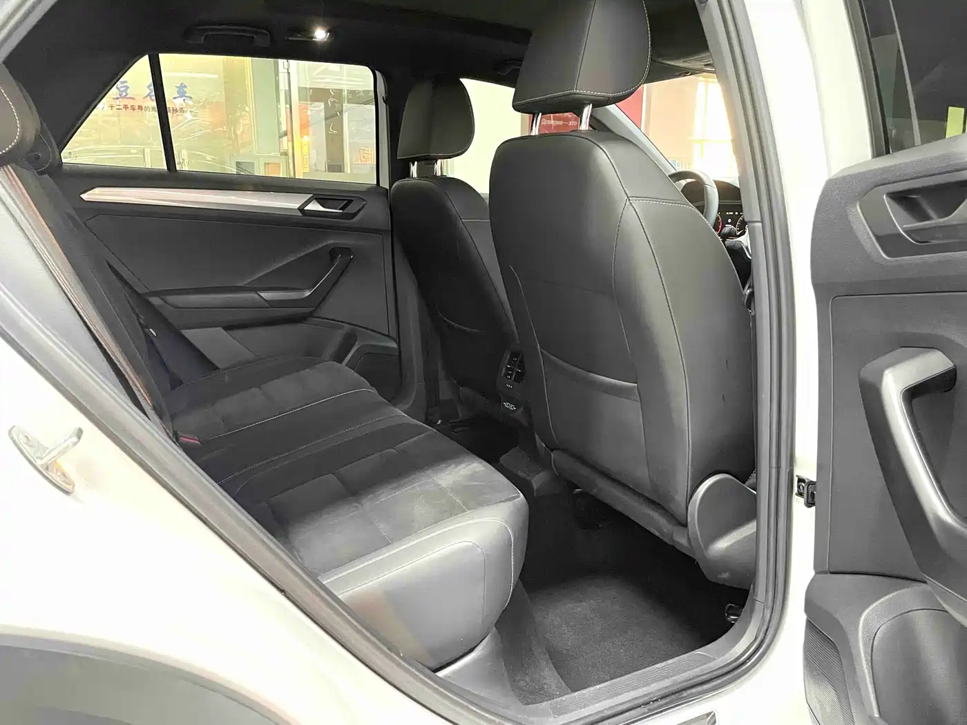 VOLKSWAGEN T ROC EXPLORING SONGS