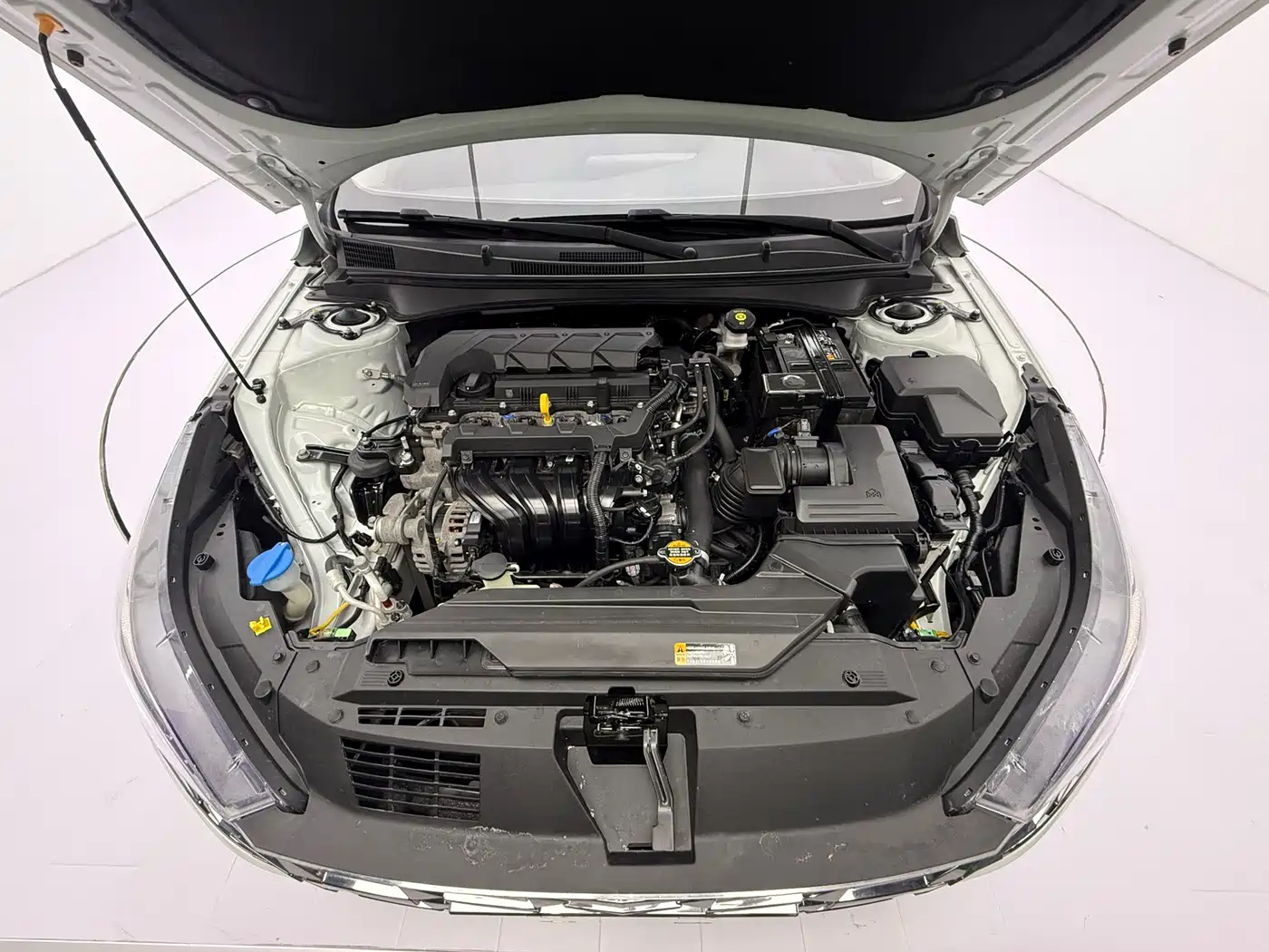 Hyundai Elantra 2023 Model 1.5L CVT LUX Premium Edition фото 8