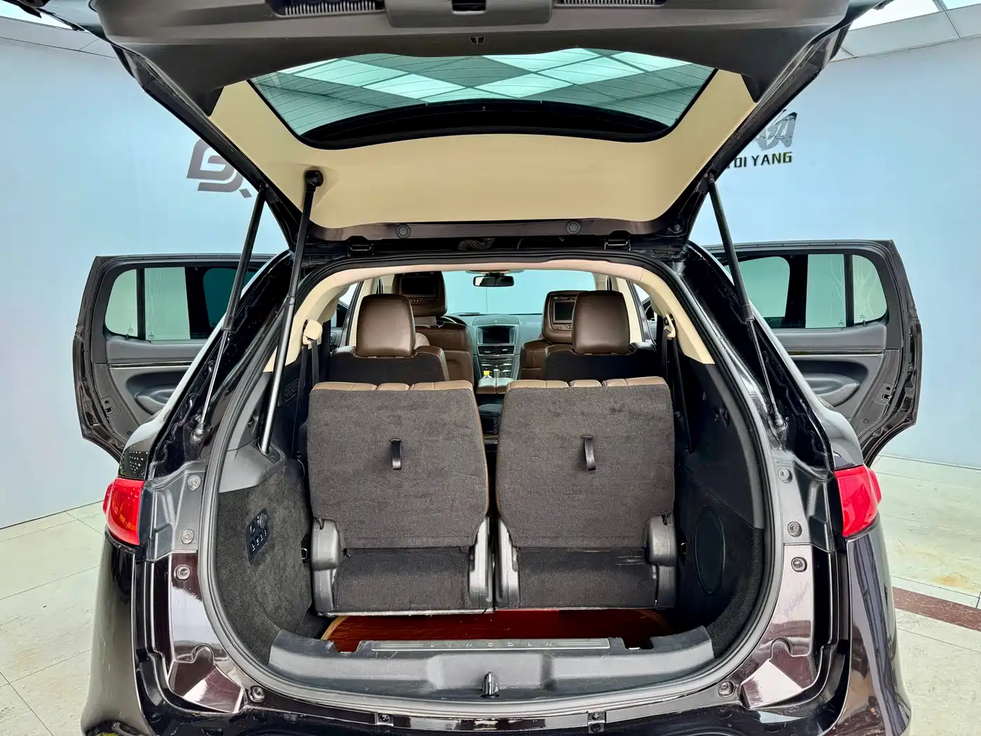 Lincoln MKT 2010 Model 3.5T EcoBoost AWD фото 22