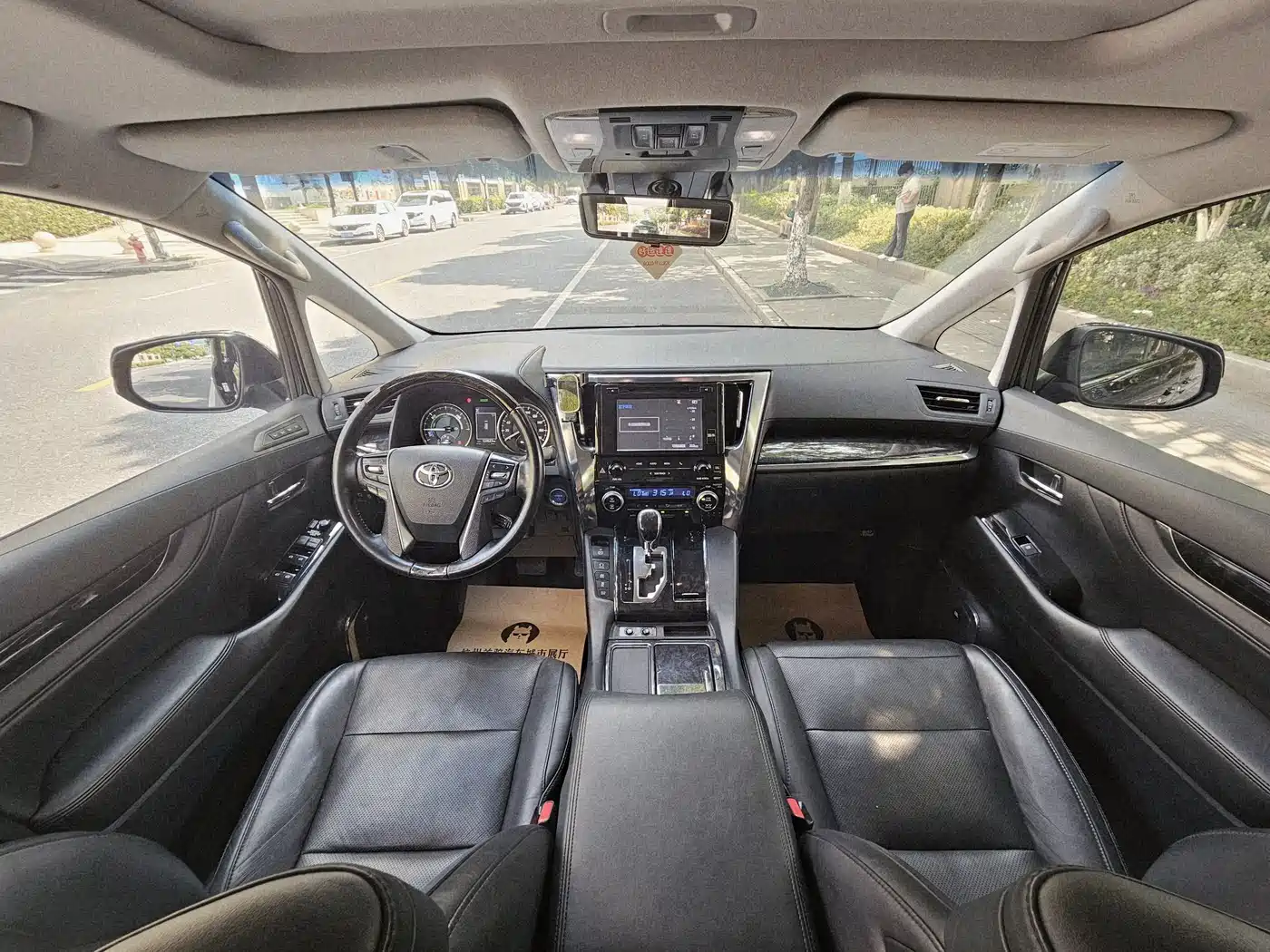 Toyota Vellfire 2019 Hybrid 2.5L HV Luxury Edition фото 11