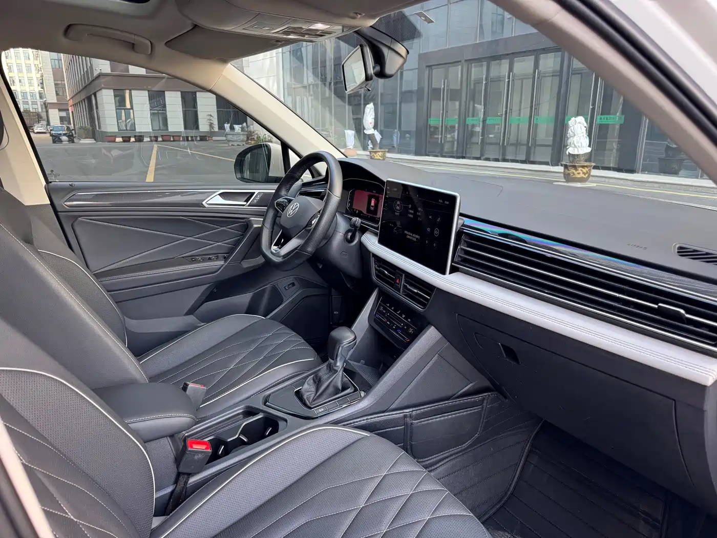 Volkswagen Tiguan L 2022 330TSI Automatic 2WD Smart Edition фото 17