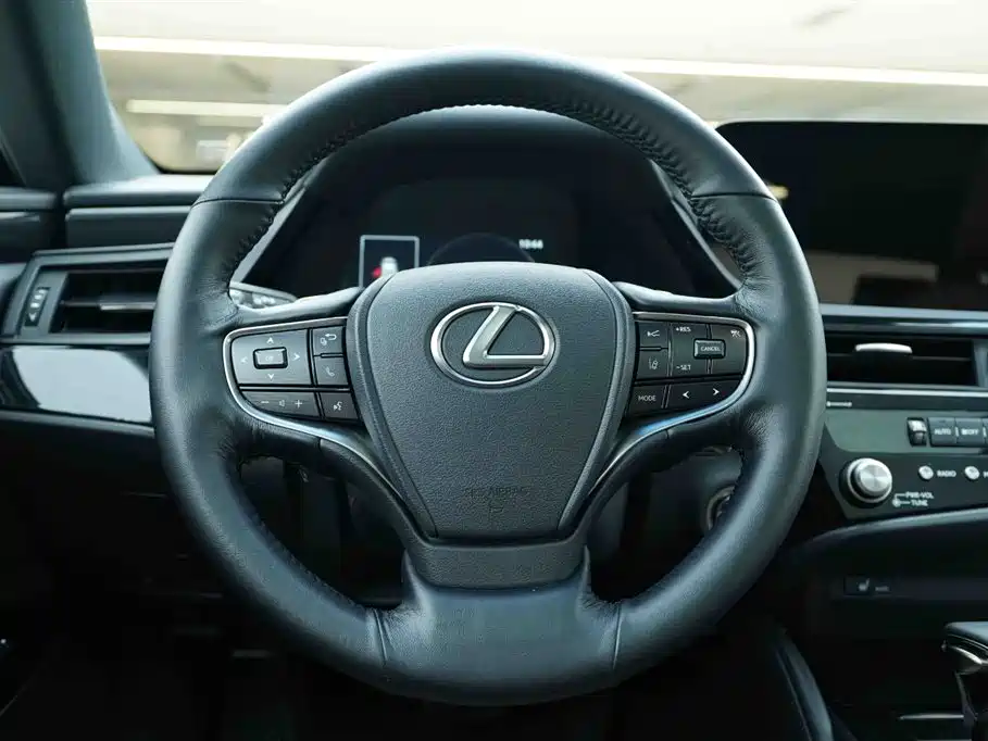 Lexus ES 2022 300h Excellence Edition фото 18