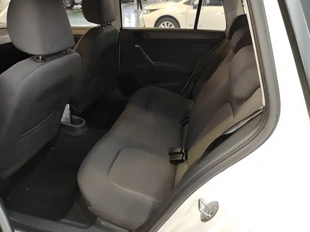 Škoda Skoda Rapid Spaceback 2017 2016 Facelift 1.6L Automatic Forward Edition