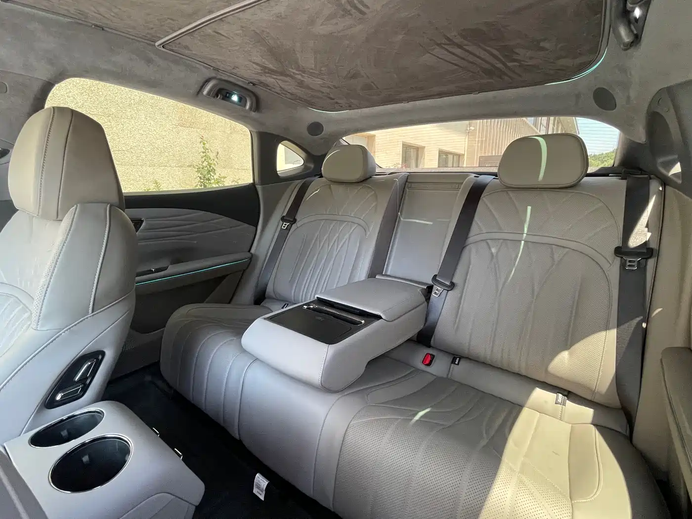 Geely Galaxy Galaxy Xingyao 8 2025 Model 130km EM-i Flagship Edition фото 19