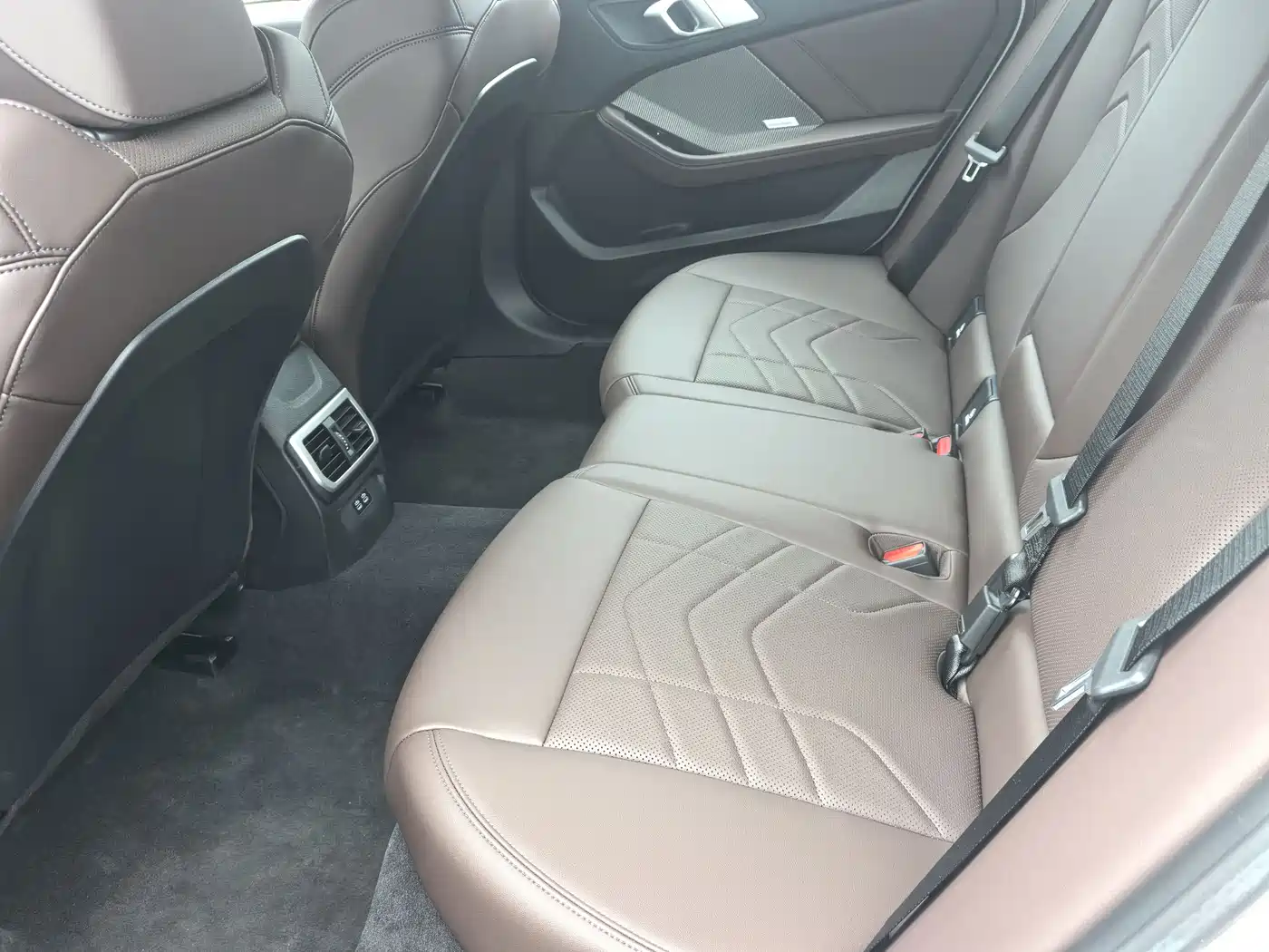 BMW 2 Series 2025 225L M Sport Package фото 7