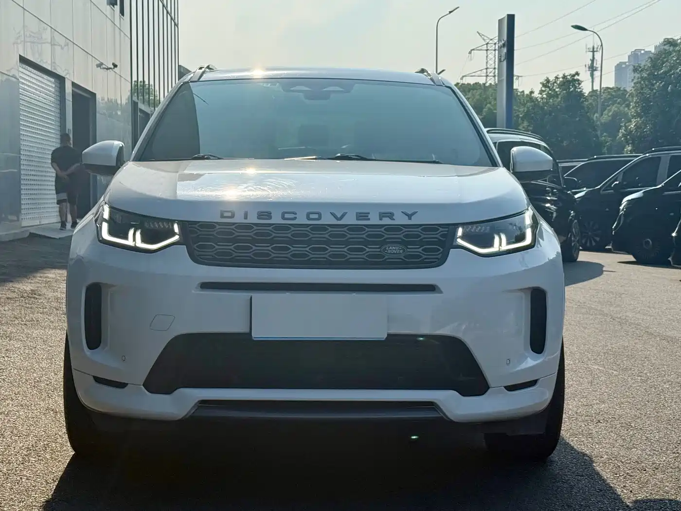 Land Rover Discovery Sport 2022 Model 249PS R-Dynamic SE Performance Tech Edition 5-Seater фото 2