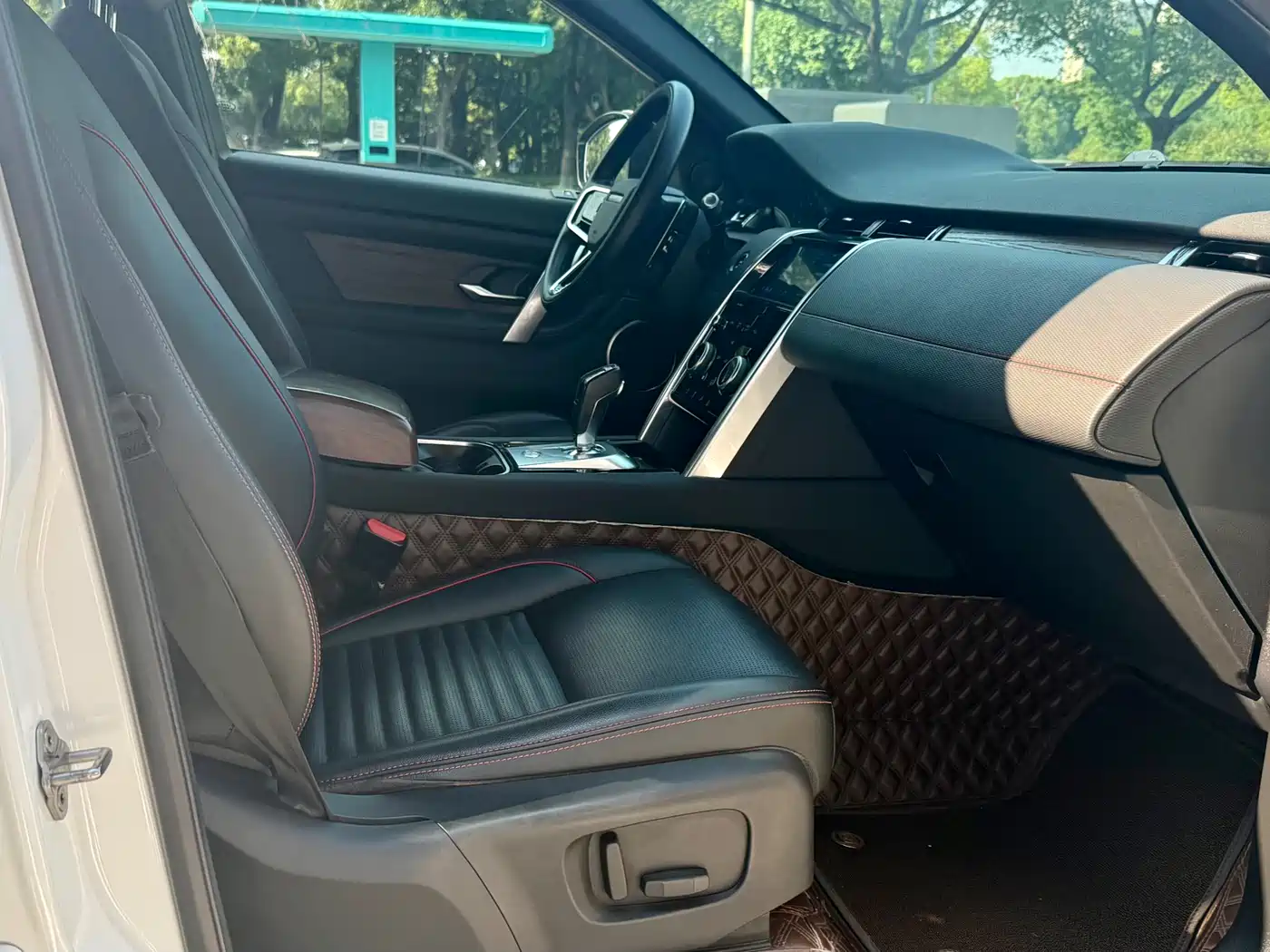Land Rover Discovery Sport 2022 Model 249PS R-Dynamic SE Performance Tech Edition 5-Seater фото 15