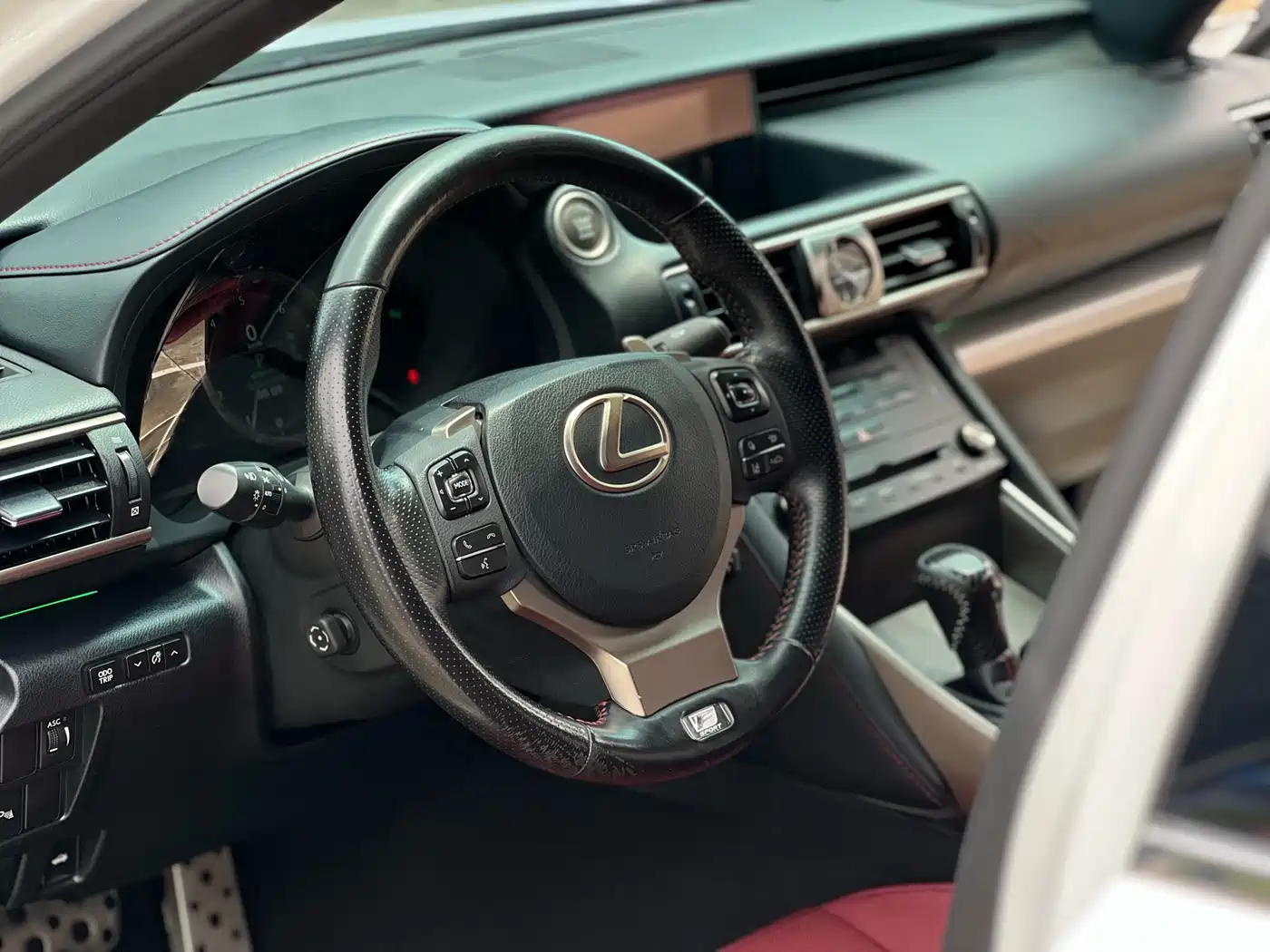 Lexus IS 2017 300 F SPORT фото 17