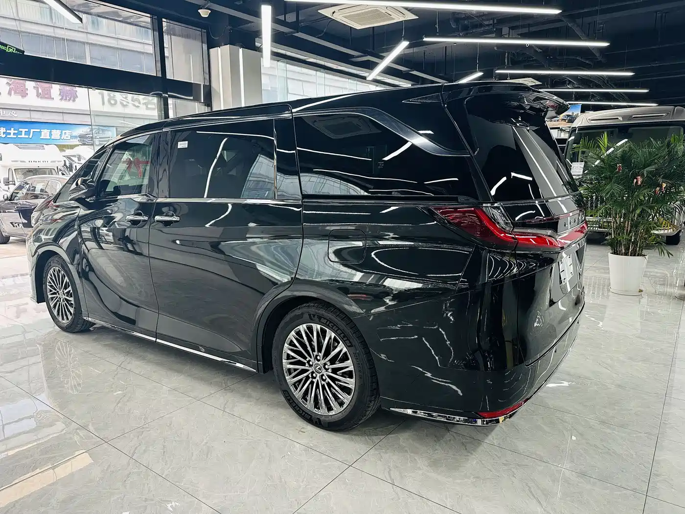 Lexus LM 2025 Model 350h Seven-Seater Elegance Edition фото 8