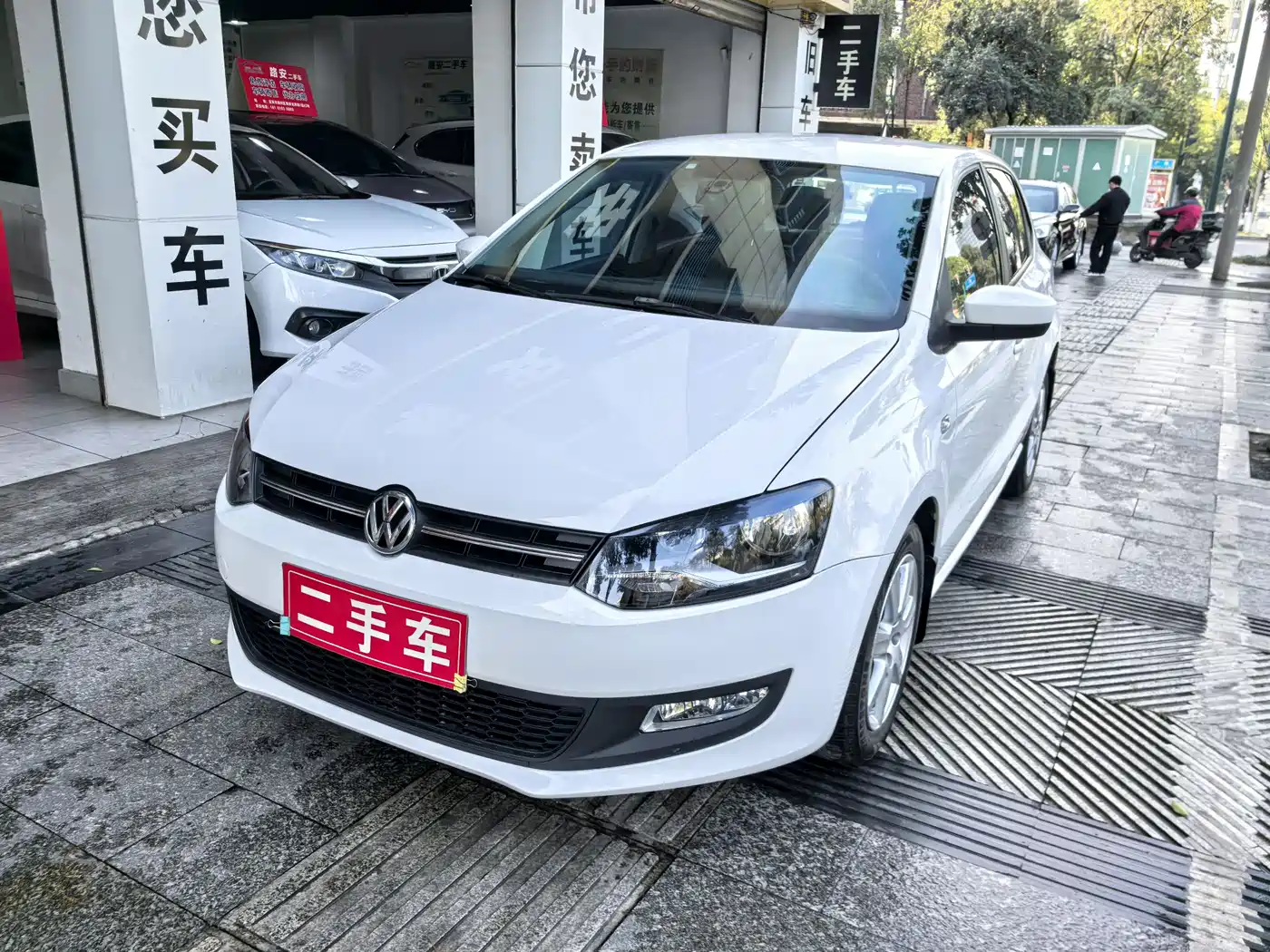 Volkswagen Polo 2013 1.6L Manual Comfort Edition фото 4