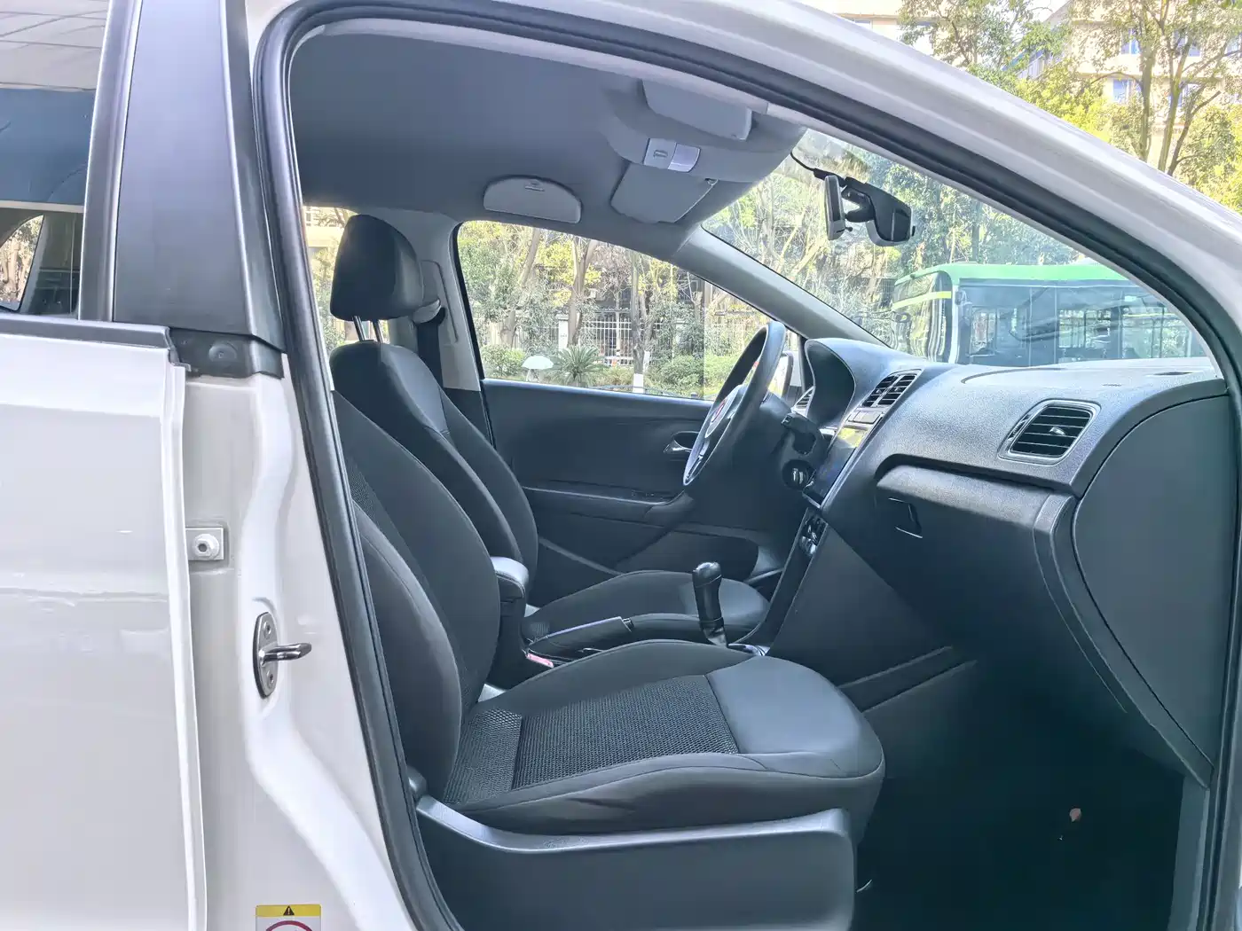 Volkswagen Polo 2013 1.6L Manual Comfort Edition фото 14
