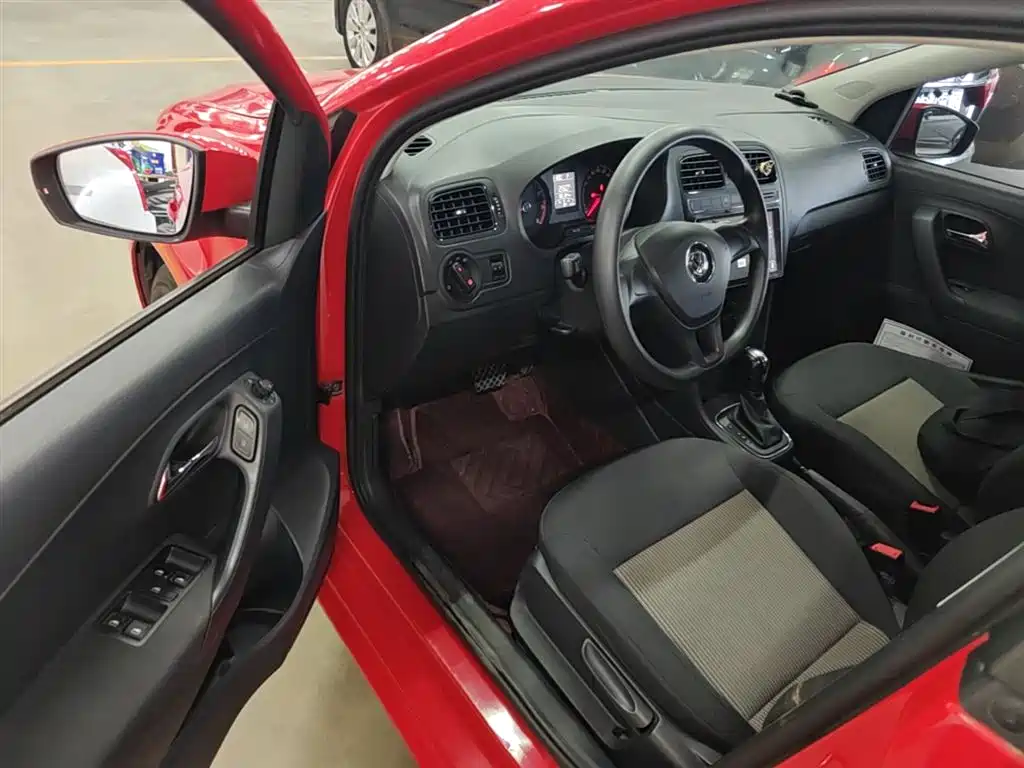 Volkswagen Polo 2016 1.4L Automatic Trend фото 16